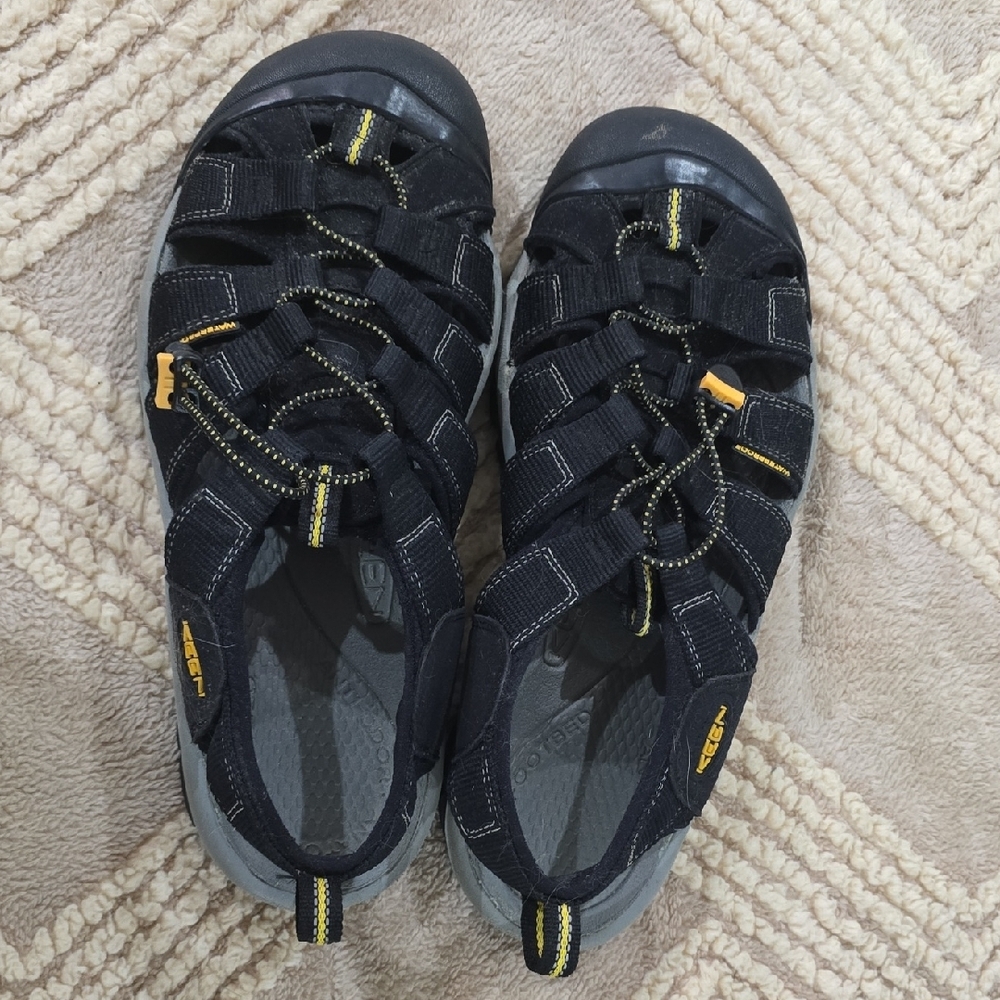 Keen Men's Black and Yellow Outdoor Sandals - Picture 4 of 5